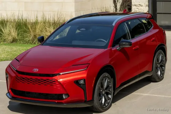 Toyota Crown Signia 2025 – neues Crossover mit den Möglichkeiten des Lexus RX und einem niedrigeren Preis