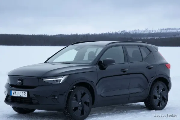 Volvo XC40 und EX40 2025 – kompakte SUV: Unterschiede, Ausstattung und Preise