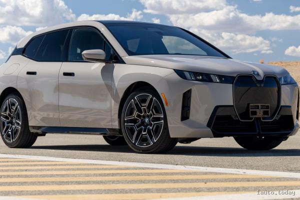 BMW iX xDrive45 2025 – aktualisierter Elektro-SUV mit Premium-Komfort und neuen Technologien