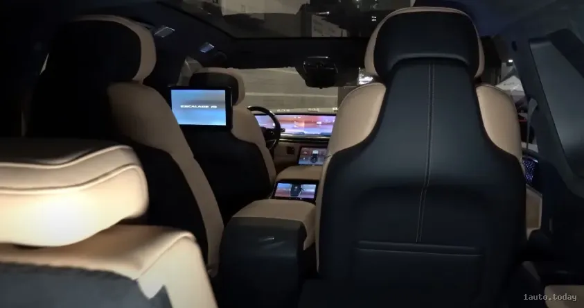 2. und 3. Reihe des elektrischen Escalade 2025