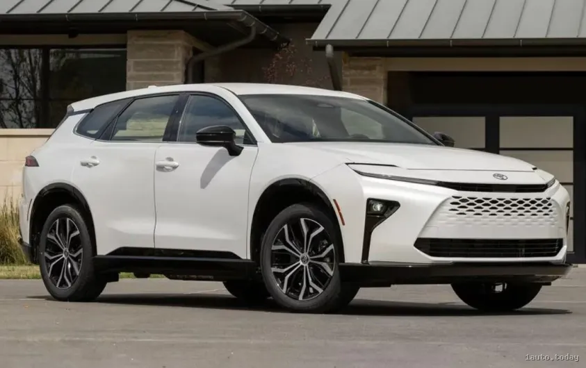 Toyota Crown Signia XLE