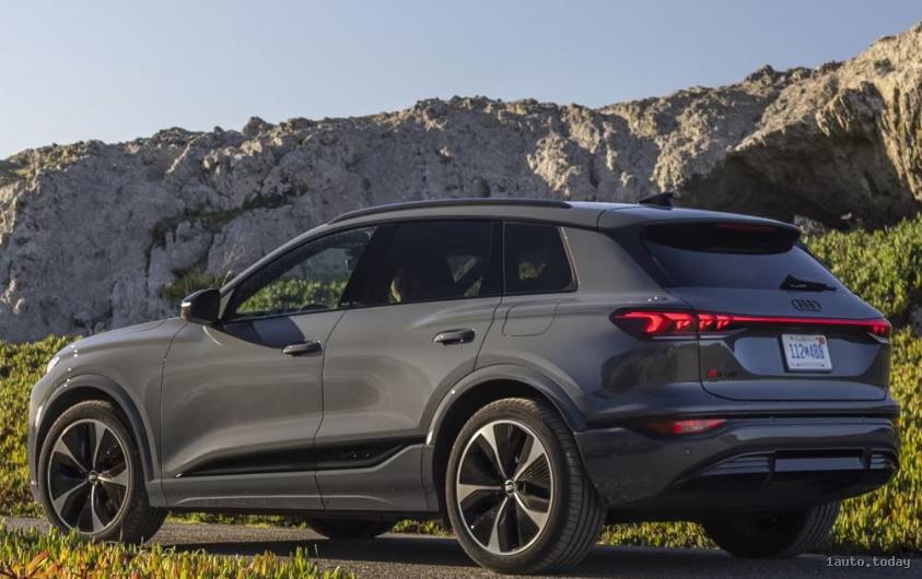 Seitenansicht Audi SQ6 2025