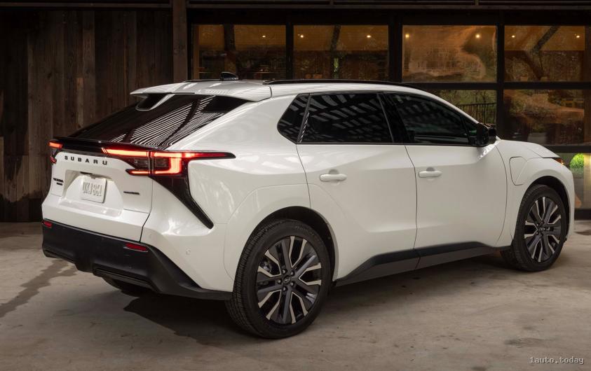 Seitenansicht des Subaru Solterra 2026