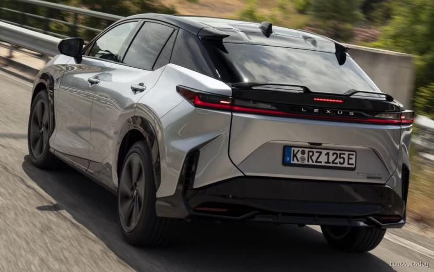 Heckansicht der RZ550e-Ausstattung