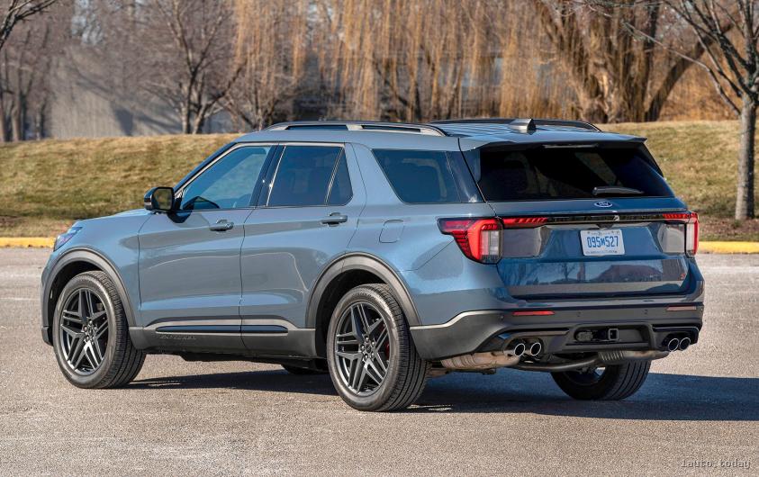 Heckstoßstange und Optik des Ford Explorer ST 2025