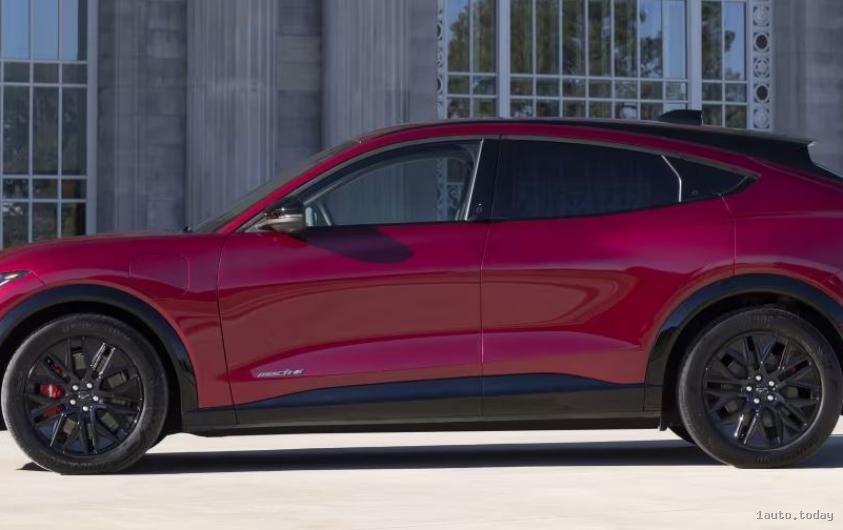 2025 Ford Mustang Mach-E Seitenansicht