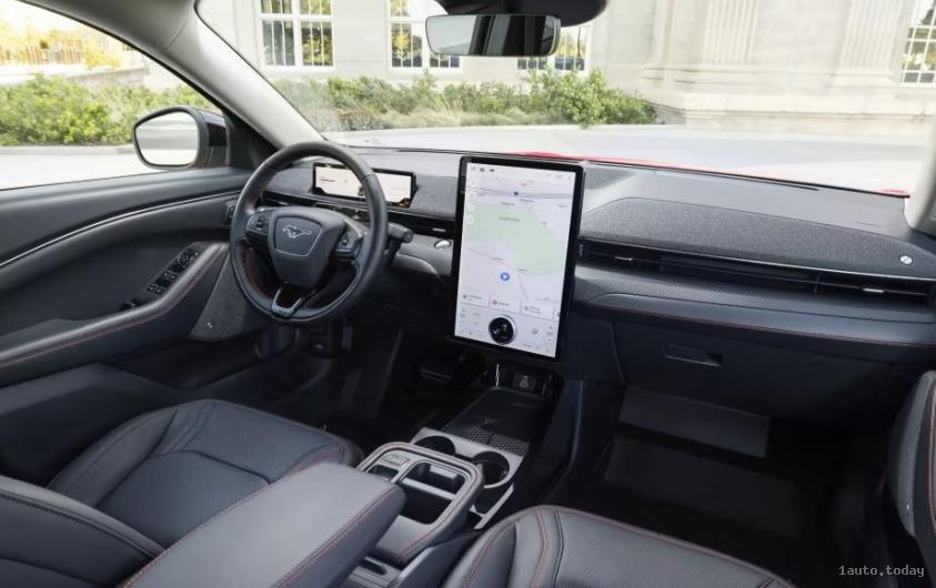 Innenraum des Ford Mustang Mach-E 2025