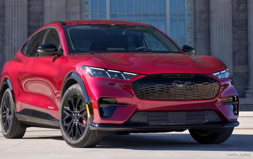 2025 Ford Mustang Mach-E Paket Sport Appearance