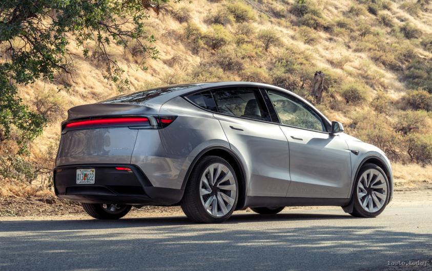 Aktualisierte Heckleuchten des Tesla Model Y 2026