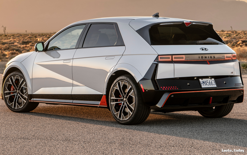 Rückleuchten des sportlichen Hyundai Ioniq 5 N 2025