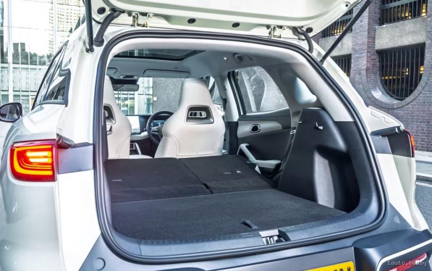 Geräumiger Kofferraum des BYD Atto 2