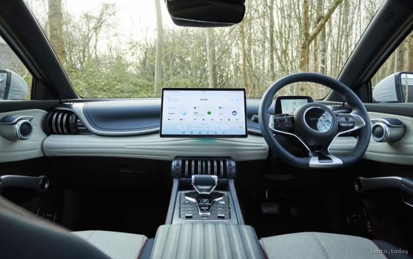 Innenraum und Armaturenbrett BYD Atto 3