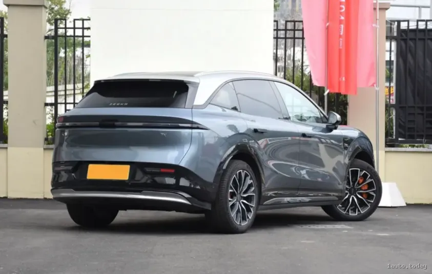 ZEEKR 7X 2024 Rückansicht und geräumiger Innenraum bei kompakten Abmessungen