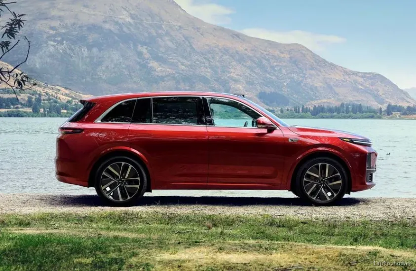 Li Auto L7 Seitenansicht eines vollwertigen SUVs