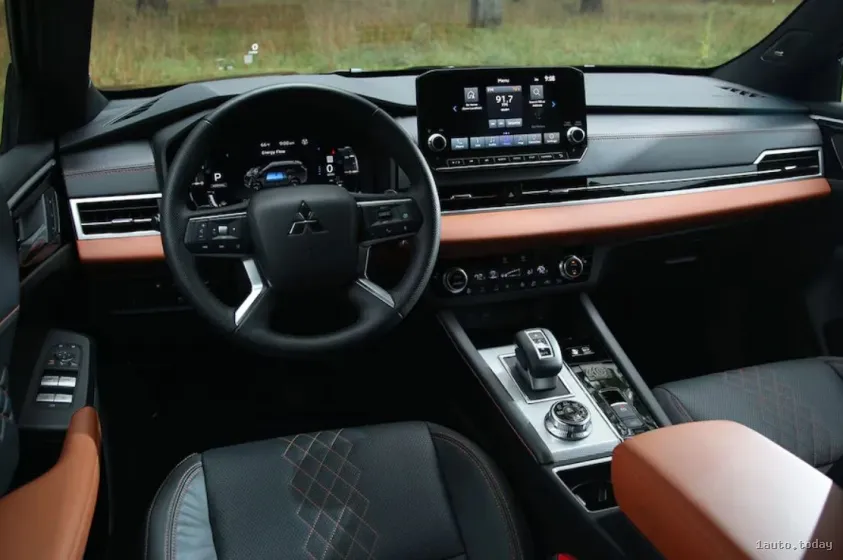 Armaturenbrett Outlander PHEV 2024