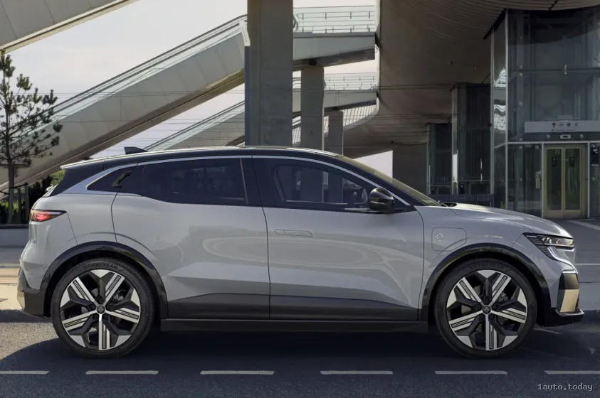 Seitenansicht des Megane E-Tech Crossover-Hatchbacks