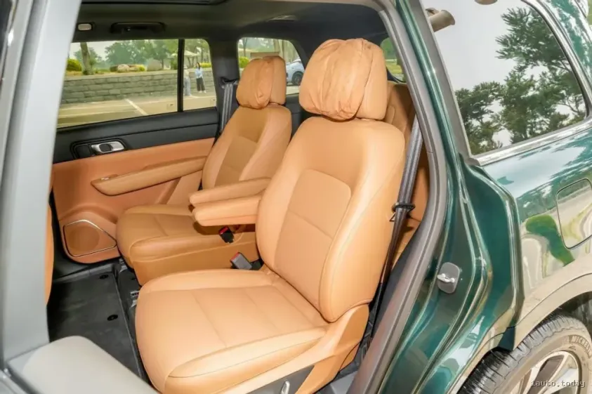 Li One 2022 hat drei Sitzreihen und 6 Plätze