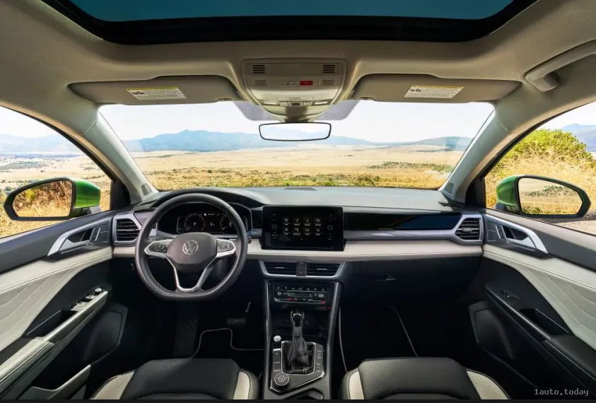 Armaturenbrett des aktualisierten Volkswagen Taos 2025