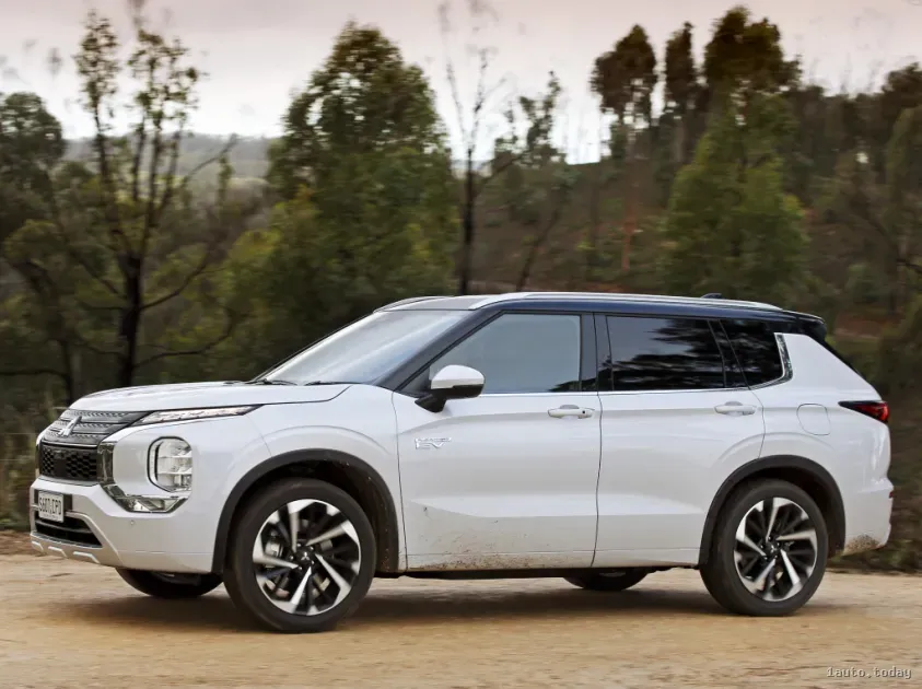 Mitsubishi Outlander 2023 Seitenansicht