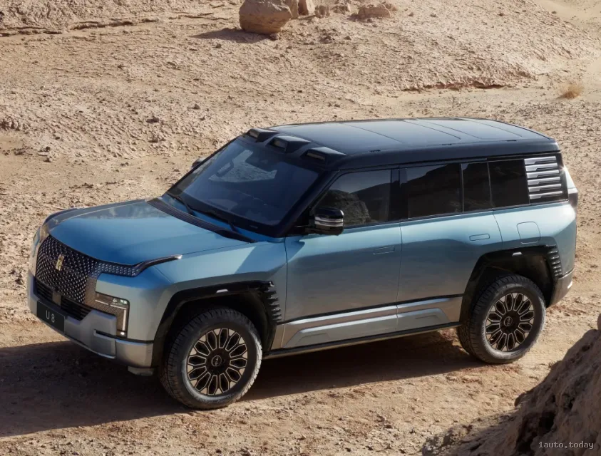 BYD Yangwang U8 mit 1100 PS und 4 Motoren für jedes Rad