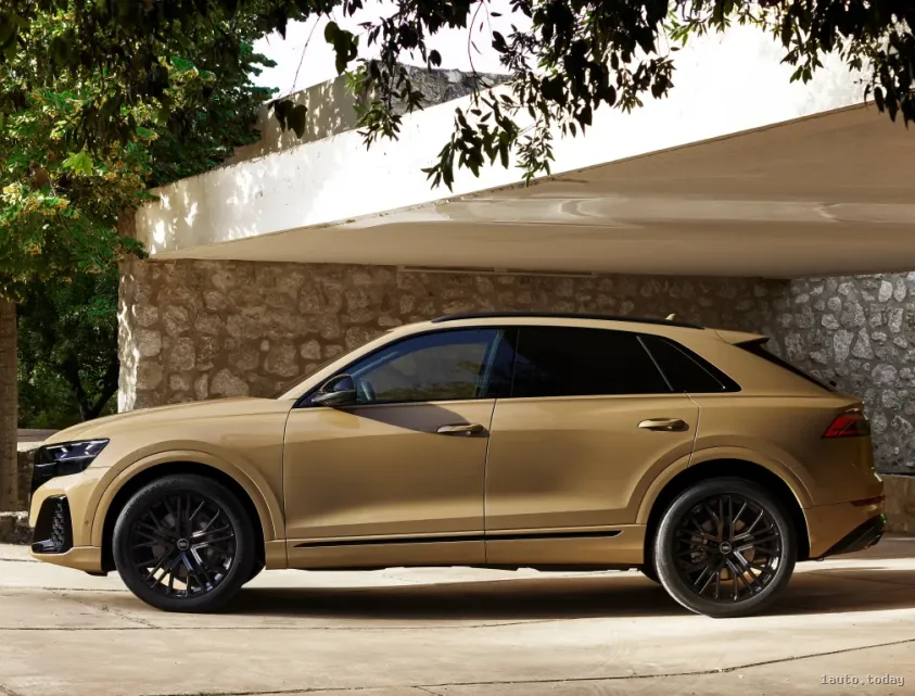 Audi Q8 S line 2023 Seitenansicht